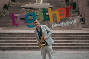 6Fest Пловдив 2023 - Димитър Бакърджиев (Shorty Sax) - Улични музикални флашмобове. Фотограф: 6Fest